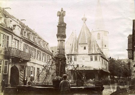 Marktplatz und Rathaus in Michelstadt, um 1875