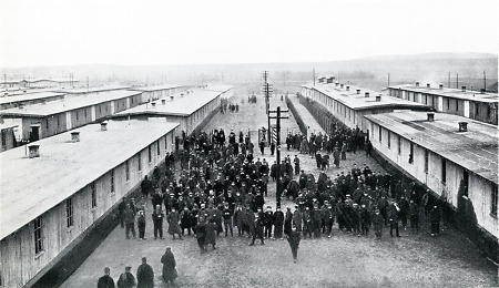 Blick auf Baracken bei Darmstadt, 1914-1918