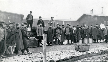 Ankunft von Lebensmitteln bei Kriegsgefangenen in Wetzlar, 1914-1918