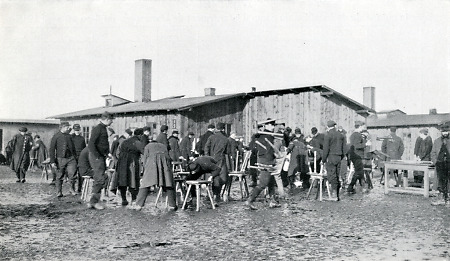 Reinigung von Tischen und Stühlen in Gießen, 1914-1918