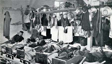 Schlafsaal von Kriegsgefangenen bei Darmstadt, 1914-1918