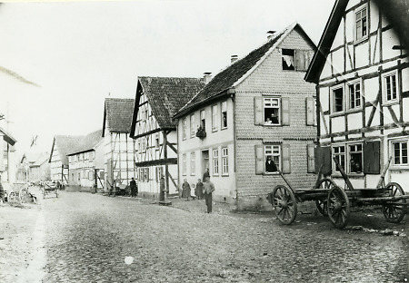 Die Hautpstraße in Niederaula, um 1900