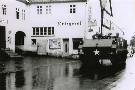 Amerikanischer Panzer in der Hersfelder Straße in Niederaula, 1954