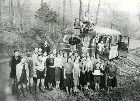 Schüler aus Niederaula bei der Fahrt zum Bundespräsidenten, 1952