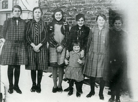 Sieben Mädchen aus Niederaula, 1927-1929