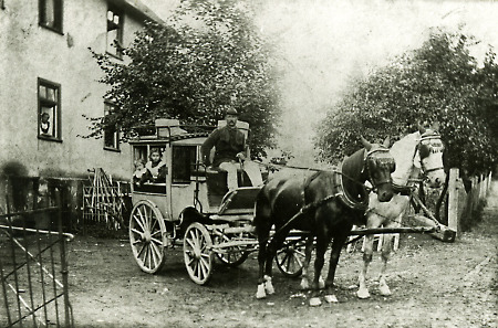 Die Postkutsche von Brandoberndorf nach Butzbach, um 1905