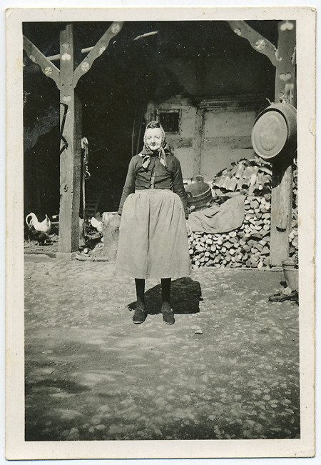 Frau aus Brandoberndorf in Arbeitstracht, um 1937