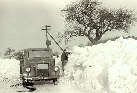 LKW im Schnee bei Brandoberndorf, undatiert