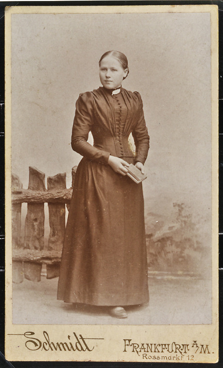 Junge Frau aus Breitenbach am Herzberg, vor 1900