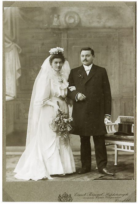 Vornehmes Brautpaar in Hattenbach, um 1905