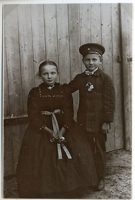 Geschwisterpaar aus Hattenbach, um 1914