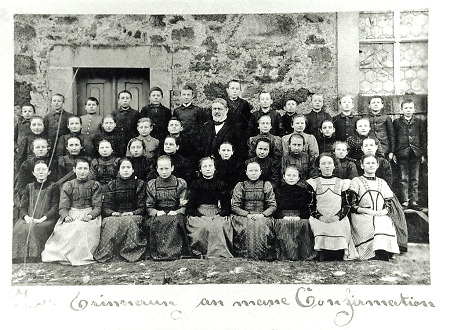 Pfarrer mit Konfirmanden wohl in Kerspenhausen, um 1900
