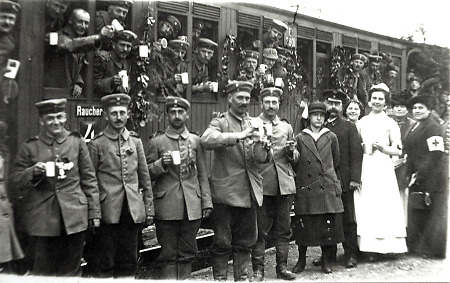 Verabschiedung an die Front am Bahnhof von Niederaula (?), um 1914