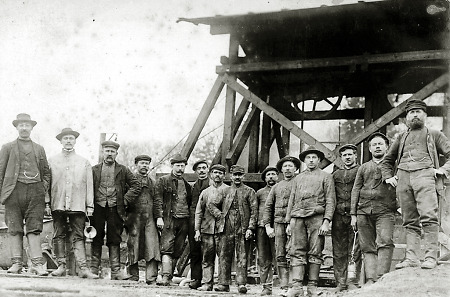 Arbeiterkolonne beim Eisenbahnbau bei Dillbrecht, vor 1915