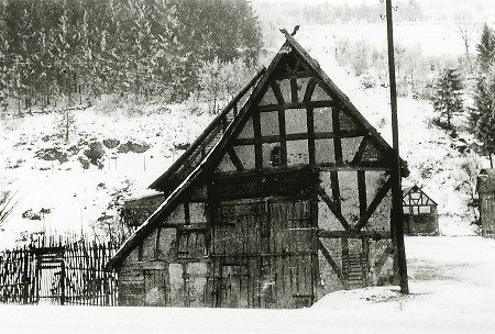 Scheune in Offdilln im Winter, 1954