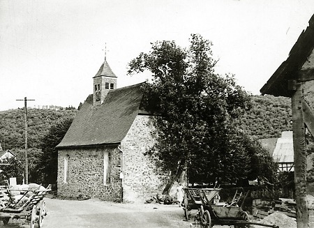 Die Kirche in Niederoßbach, um 1935