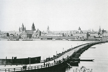 Panorama von Mainz mit der Schiffsbrücke, um 1880