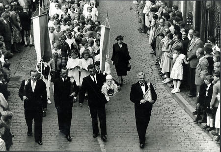 Prozession im Bonifatiusjahr, 1954