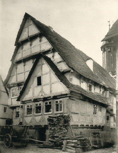 Das Rathaus in Helmarshausen, um 1890