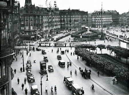 Der Bahnhofsplatz in Frankfurt, vor 1930