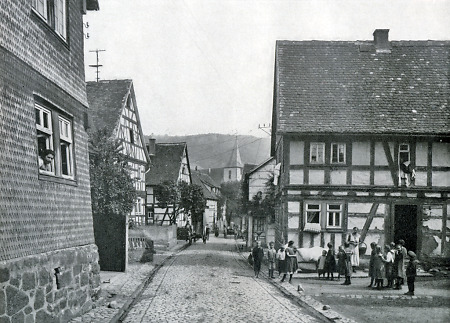 Straßenszene in Höchst im Odenwald, vor 1930