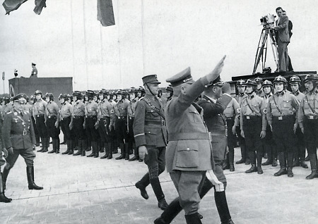 Nationalsozialisten bei der Flughafeneröffnung in Frankfurt, 1936