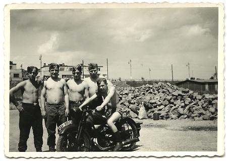 Junge Männer beim Reichsarbeitsdienst, um 1943/44