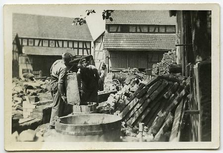 Männer beim Hausbau, vermutlich in Lohra, 1930er Jahre
