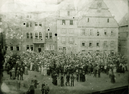 Protestversammlung auf dem Butzbacher Marktplatz, Juli 1919