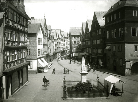 Der Markplatz in Herborn (eigentlich der Buttermarkt), um 1905
