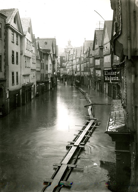 Hochwasser in der Hauptstraße in Herborn, 1909