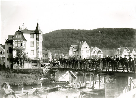 Behelfsbrücke über die Dill nach dem Hochwasser von 1909, undatiert