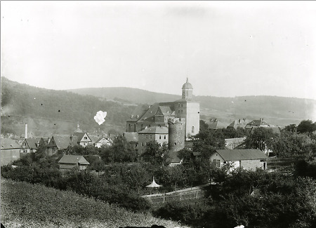 Die Stadtkirche in Herborn und der Stadtrand von Herborn, um 1900