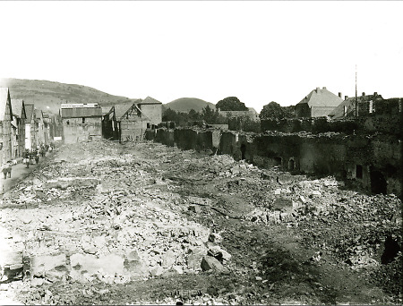 Schaf- und Hintergasse zu Herborn nach dem Brand vom August 1904, undatiert