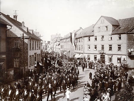 Festzug anlässlich der Einweihung des Kaiser-Wilhelm-Denkmals in Herborn, 1903