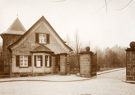 Die Einfahrt zur Landes-Heil- und Pflegeanstalt Herborn, um 1925