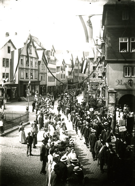 Umzug beim Gauturnfest in Herborn, um 1890