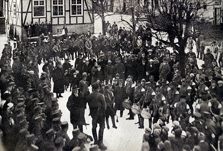 Propagandamarsch der Standarte 83 mit Kreisleiter Rudolf Sempf, Ende Januar 1933