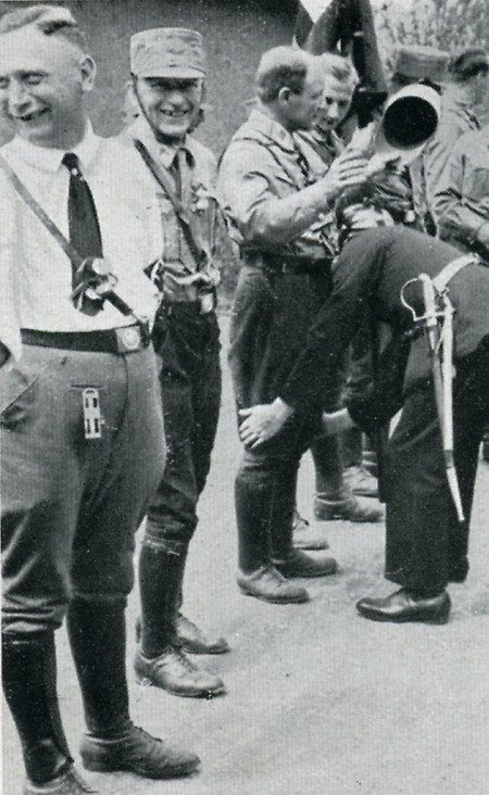 SA-Angehörige bei der Polizeikontrolle in Gießen, 1931