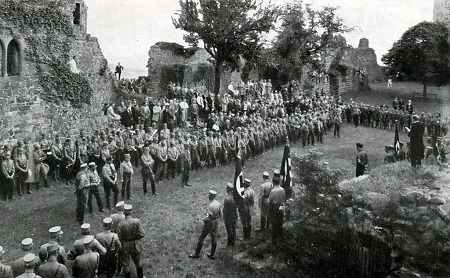 Feldgottesdienst der SA auf Burg Münzenberg, 1931