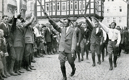 Aufmarsch von Nationalsozialisten in Alsfeld, 1932