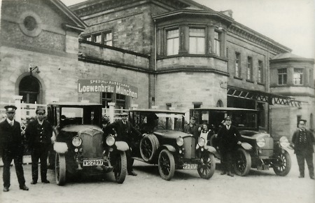 Droschkenstand am Bahnhof Bensheim, 1926
