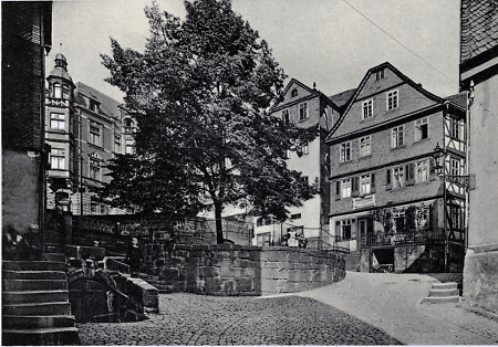 Blick auf den Heumarkt in Marburg, um 1875