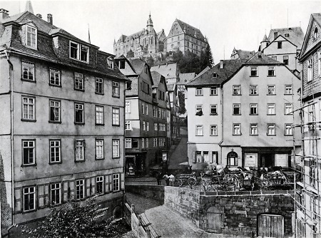 Marburger Heumarkt mit Schloss, um 1875