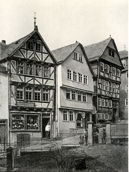 Häuser am Hirschberg in Marburg, um 1875