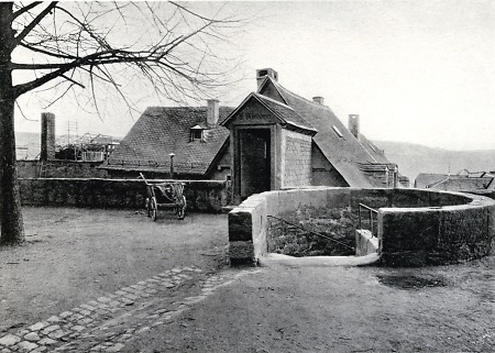 Lutherischer Kirchplatz mit Treppe nach der Wendelgasse, Marburg, um 1875