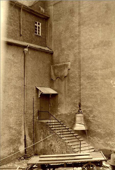 Hochziehen der neuen Glocke in Herborn, 1926