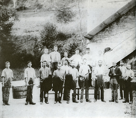 Belegschaft der Färberei André in Hirschhorn, 1898