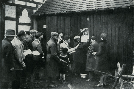 Nationalsozialisten plakatieren auf dem Land, um 1928