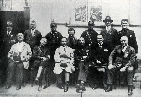 Nationalsozialistische Führungsriege bei der Sonnwendfeier in Kaub, 1928